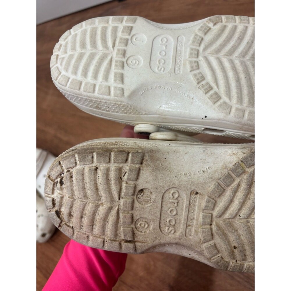 CROCS Kids Classic Clogs slide on shoes Cream Off-White size Js (7.5 women’s) - Picture 7 of 7